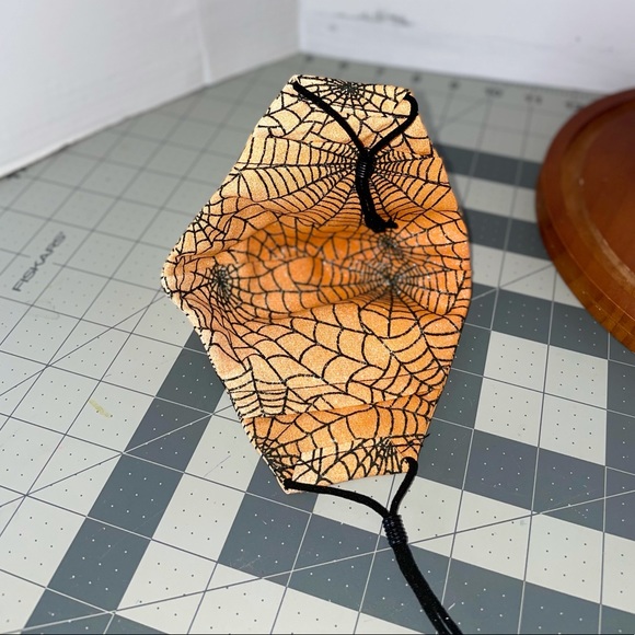 Halloween spider webs face mask - Picture 6 of 6